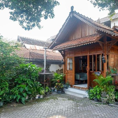Hotel Reddoorz Syariah Near Plengkung Gading 2 Yogyakarta Exterior foto