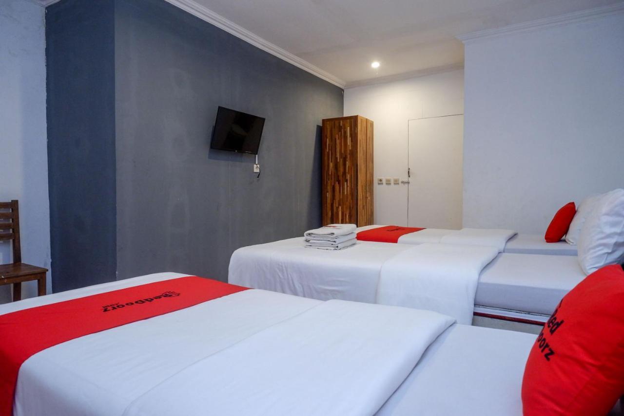 Hotel Reddoorz Syariah Near Plengkung Gading 2 Yogyakarta Exterior foto