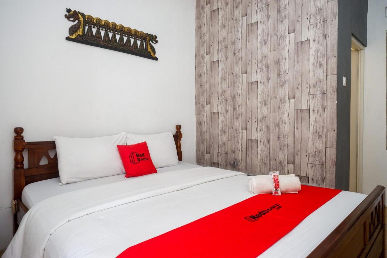 Hotel Reddoorz Syariah Near Plengkung Gading 2 Yogyakarta Exterior foto