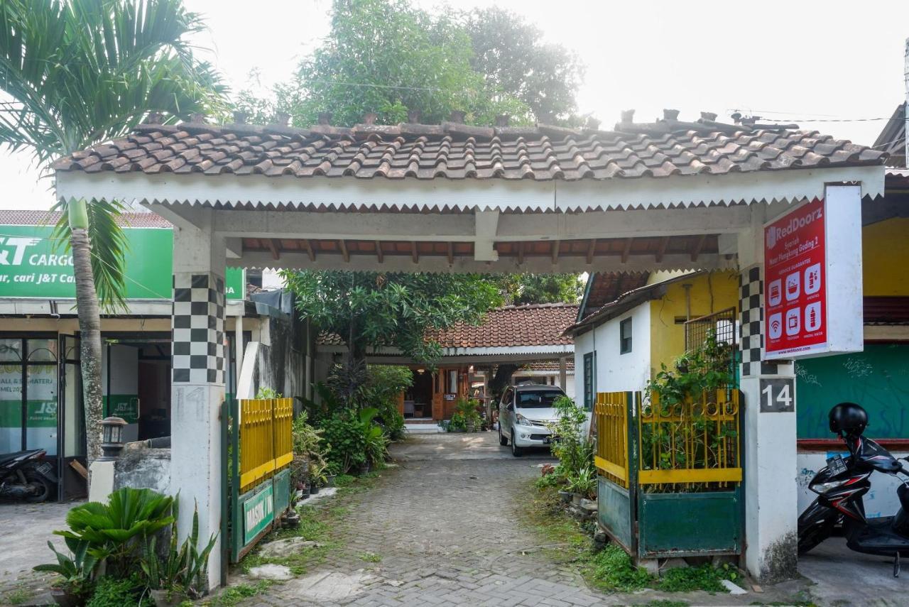 Hotel Reddoorz Syariah Near Plengkung Gading 2 Yogyakarta Exterior foto