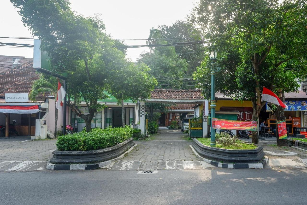 Hotel Reddoorz Syariah Near Plengkung Gading 2 Yogyakarta Exterior foto