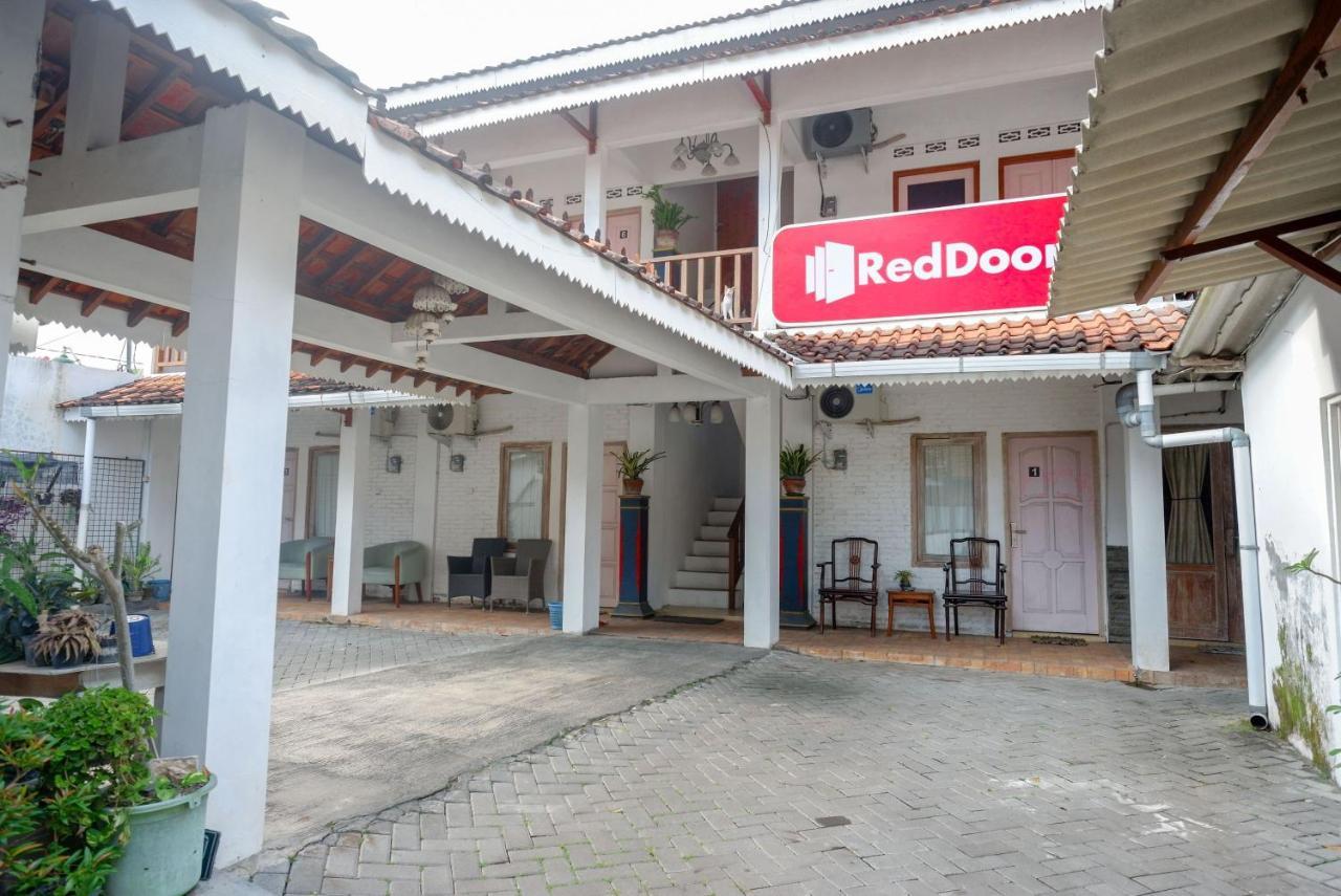 Hotel Reddoorz Syariah Near Plengkung Gading 2 Yogyakarta Exterior foto