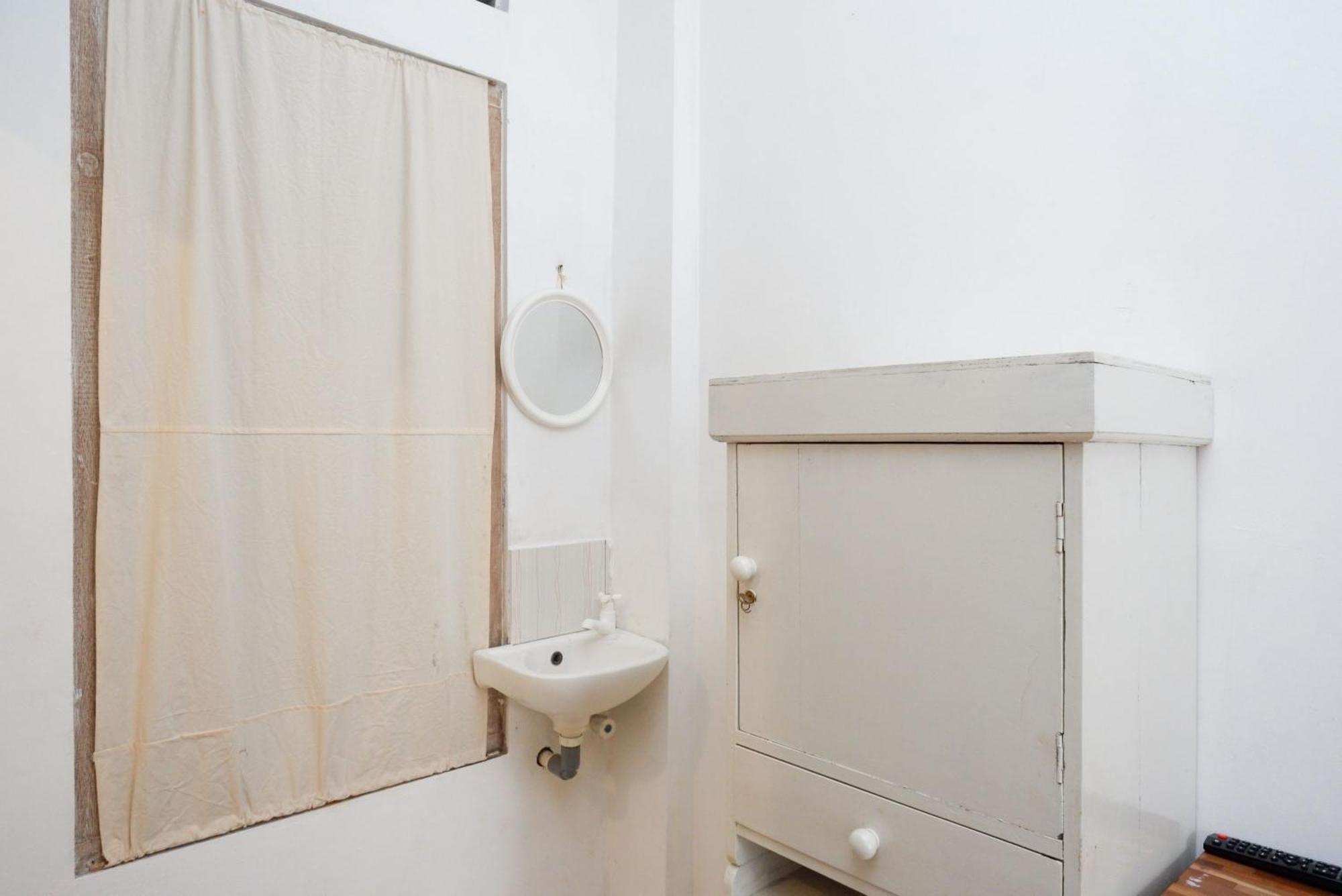 Hotel Reddoorz Syariah Near Plengkung Gading 2 Yogyakarta Zimmer foto